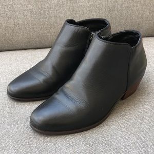 CROWN VINTAGE ‘Tabitha’ Genuine Leather Booties